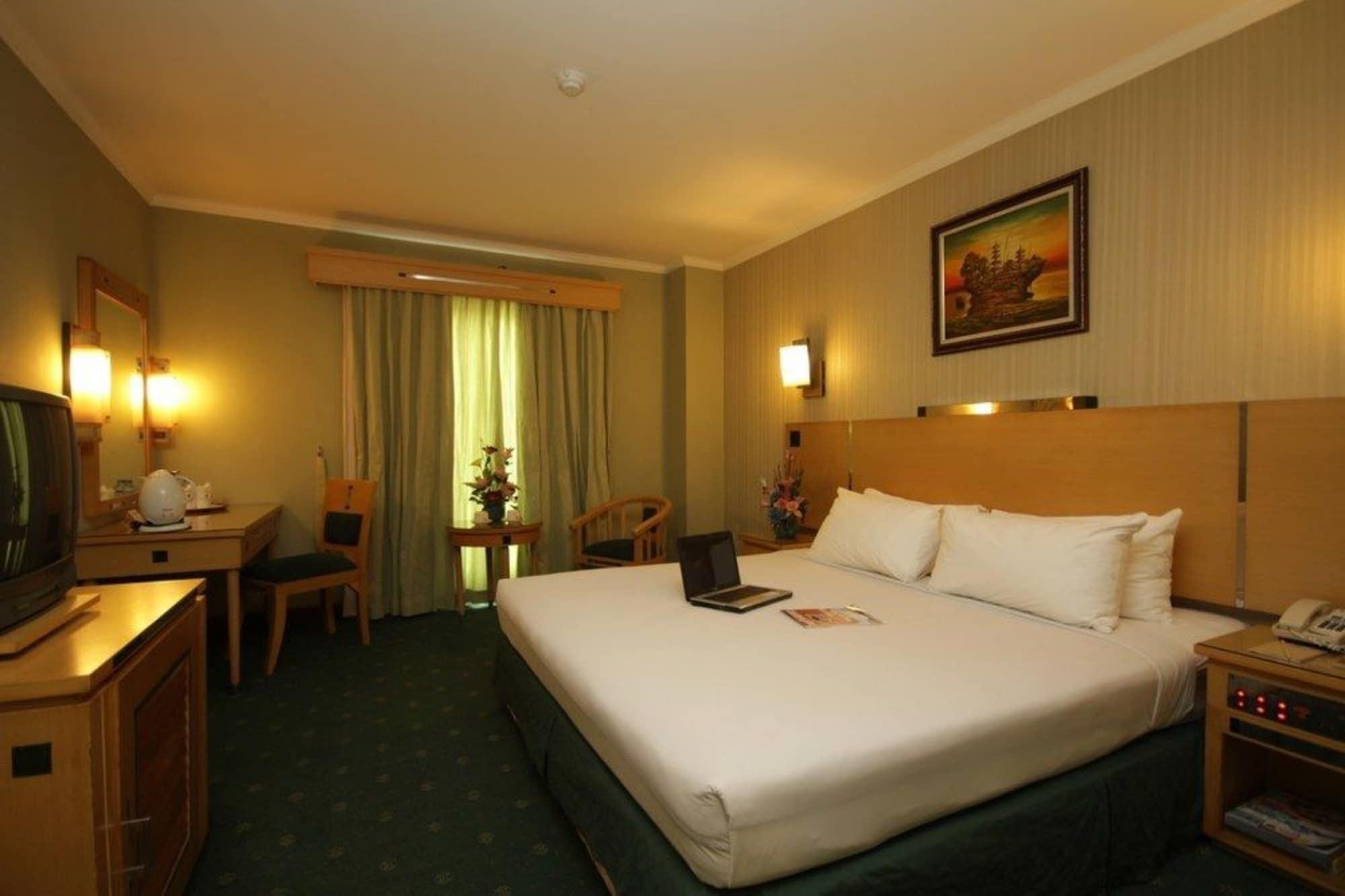 Hotel Kaisar Giacarta Esterno foto