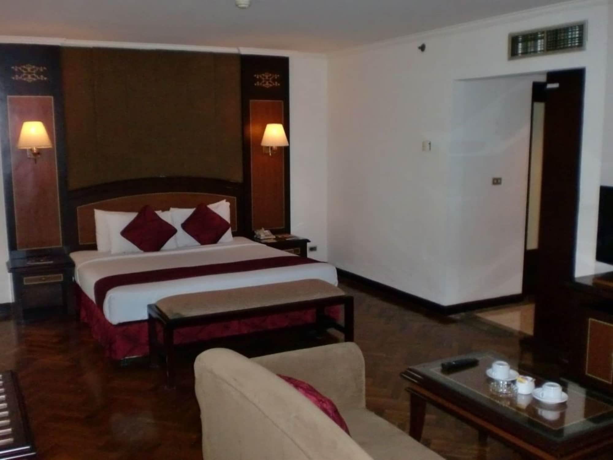 Hotel Kaisar Giacarta Esterno foto