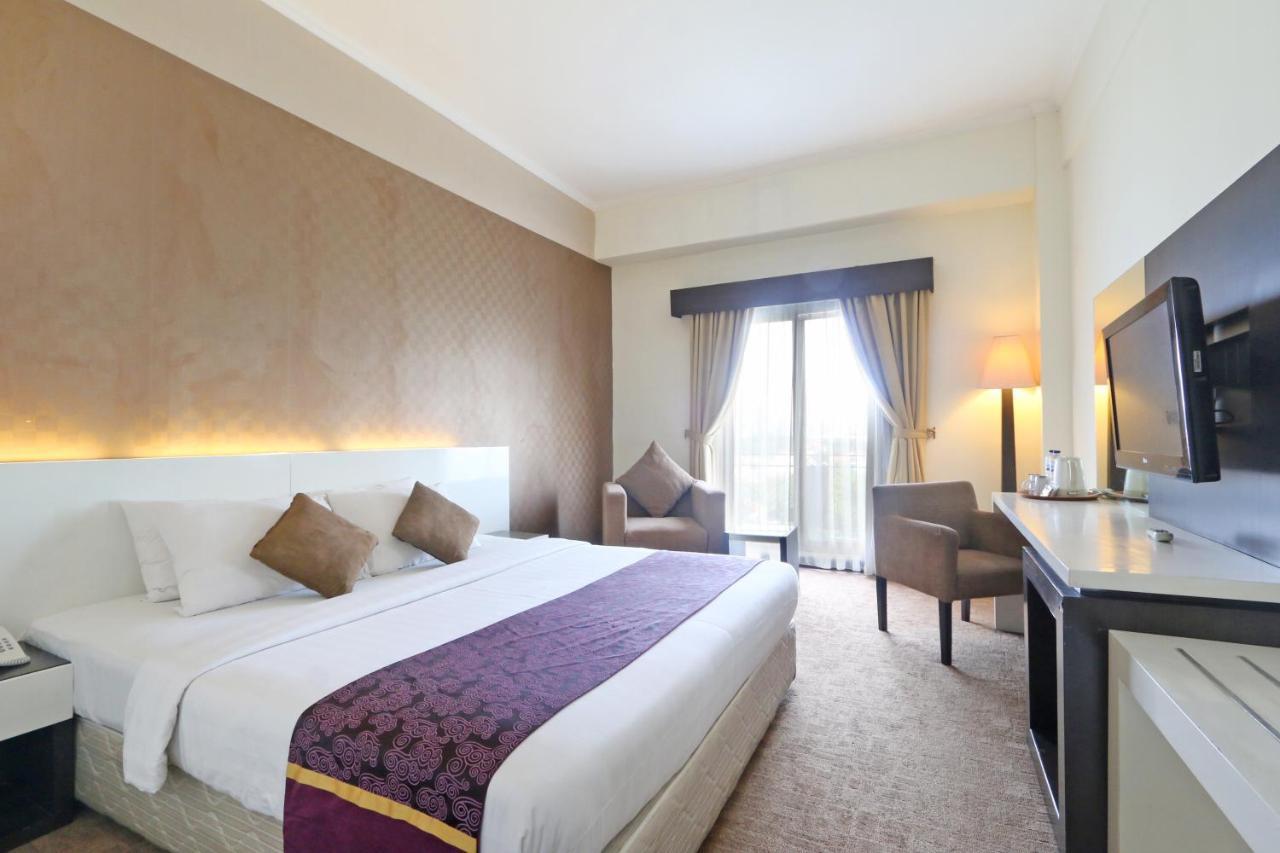 Hotel Kaisar Giacarta Esterno foto