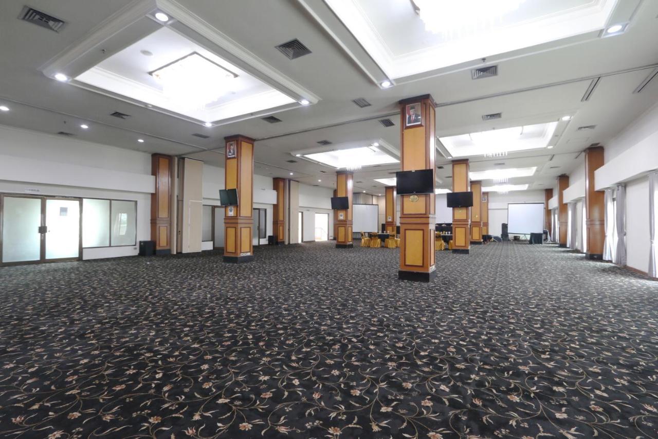 Hotel Kaisar Giacarta Esterno foto