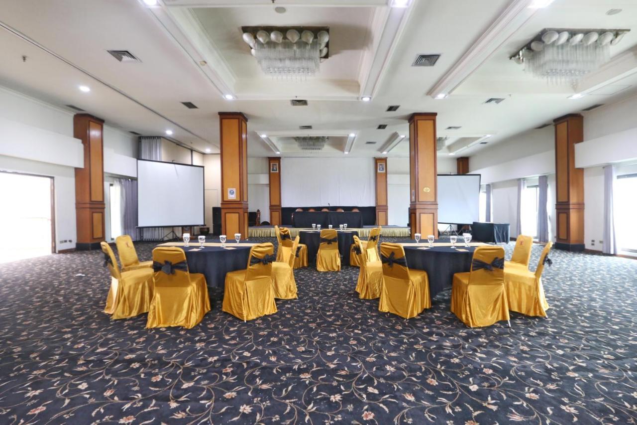 Hotel Kaisar Giacarta Esterno foto