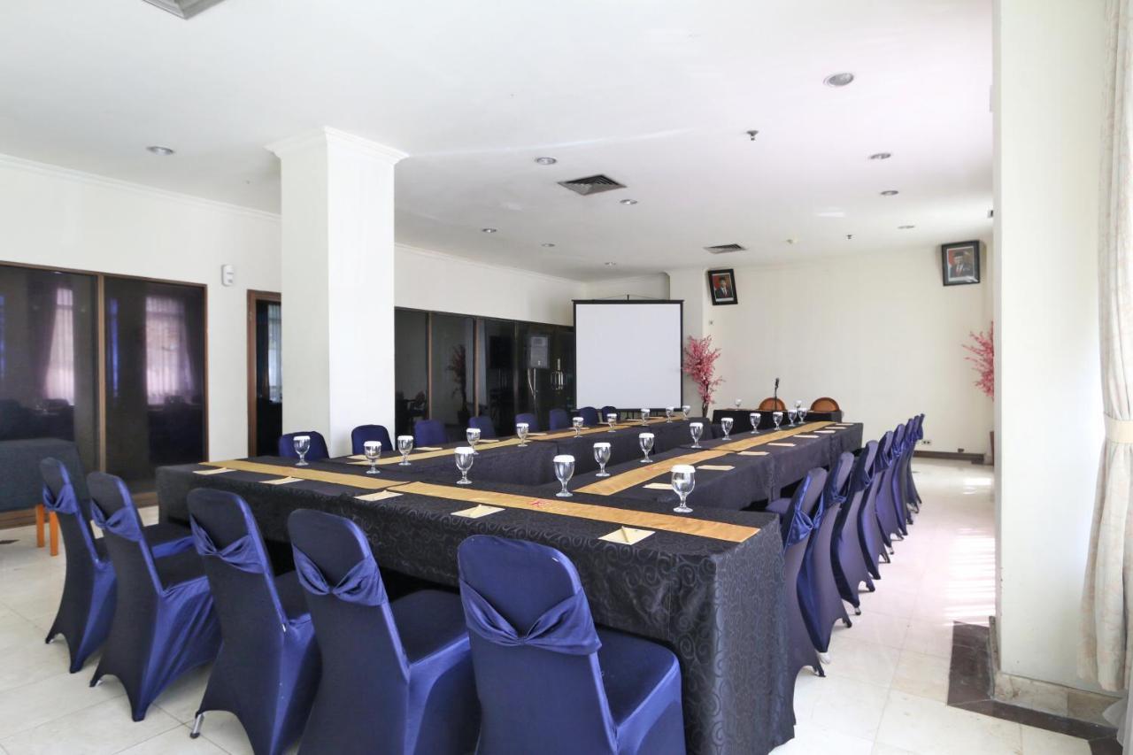 Hotel Kaisar Giacarta Esterno foto