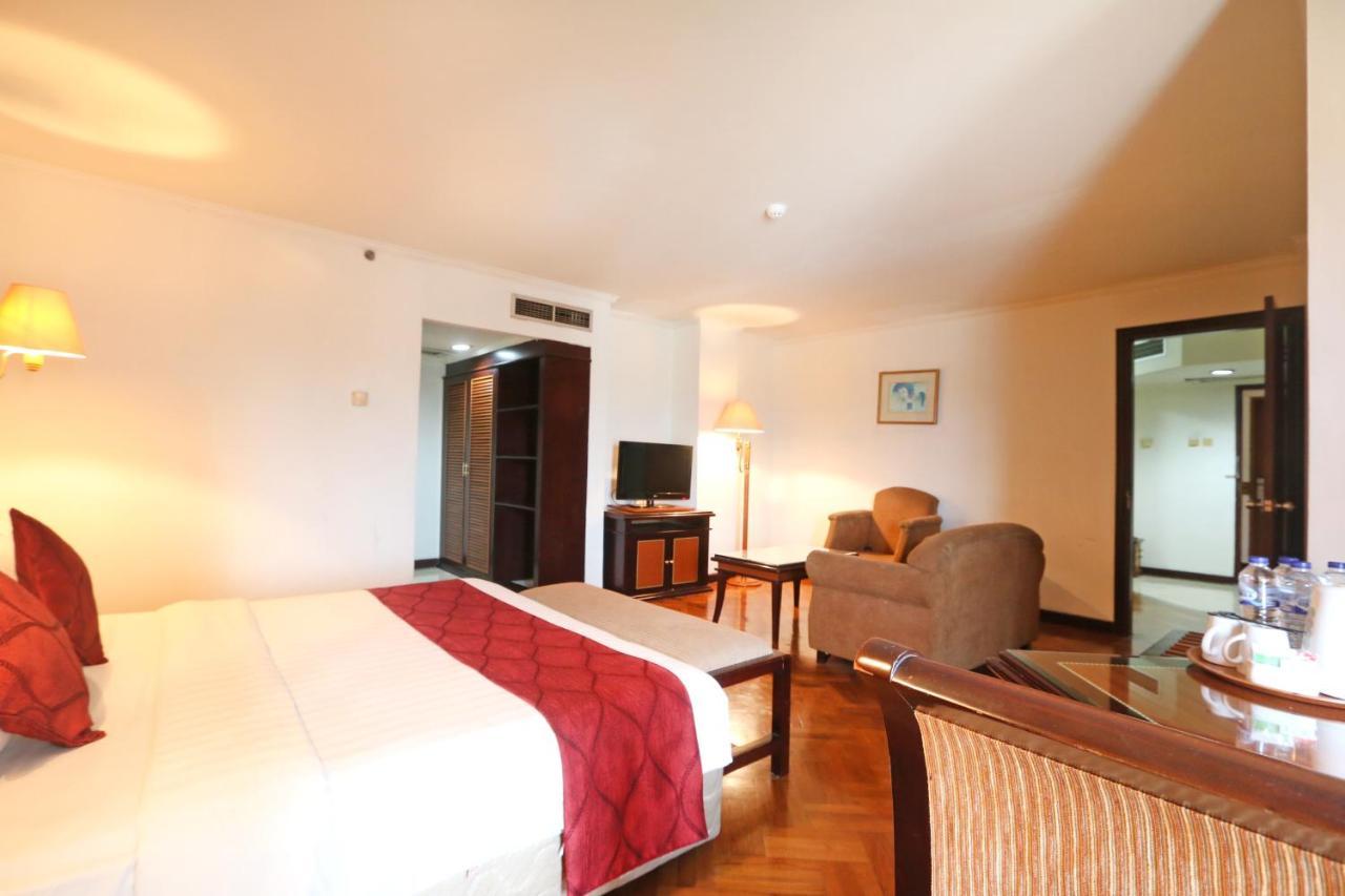 Hotel Kaisar Giacarta Esterno foto