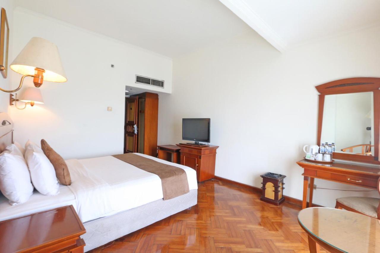 Hotel Kaisar Giacarta Esterno foto