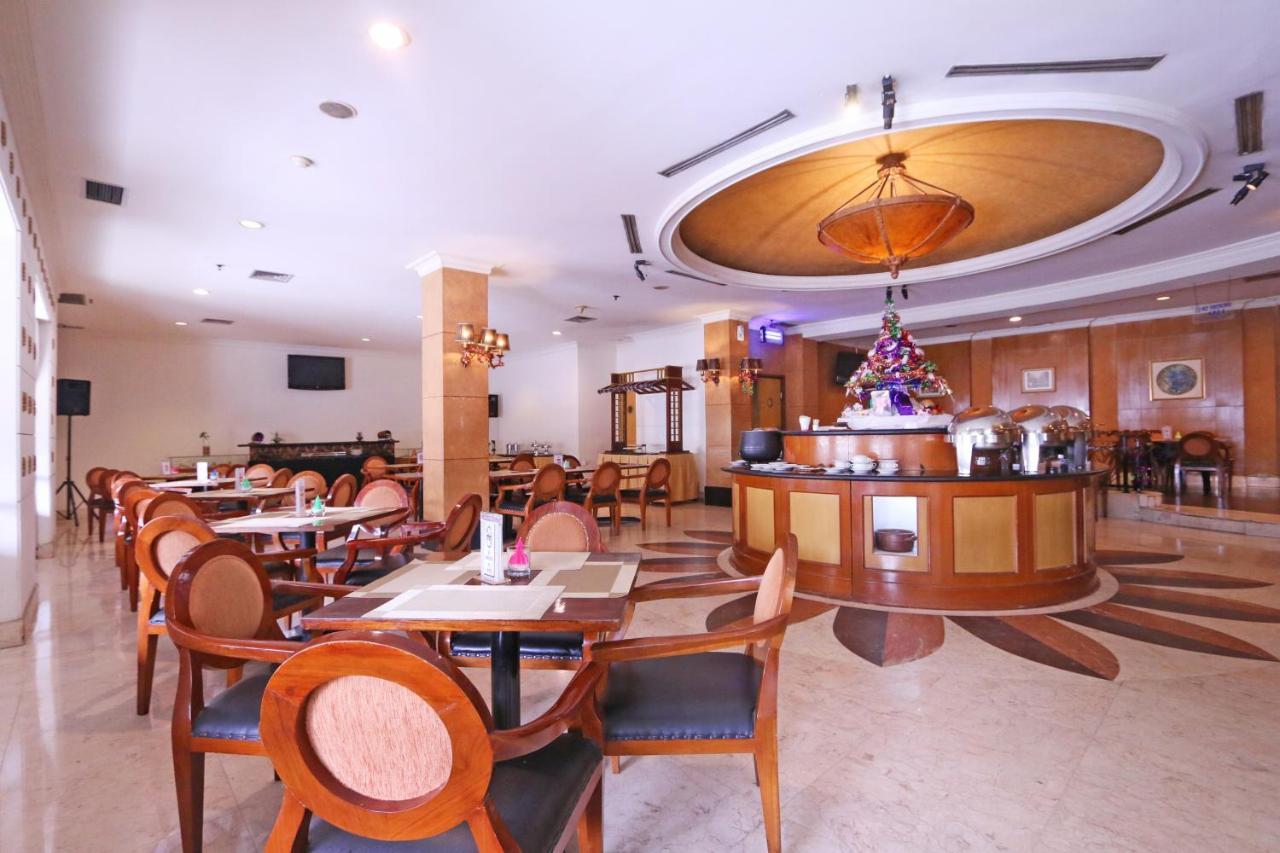 Hotel Kaisar Giacarta Esterno foto