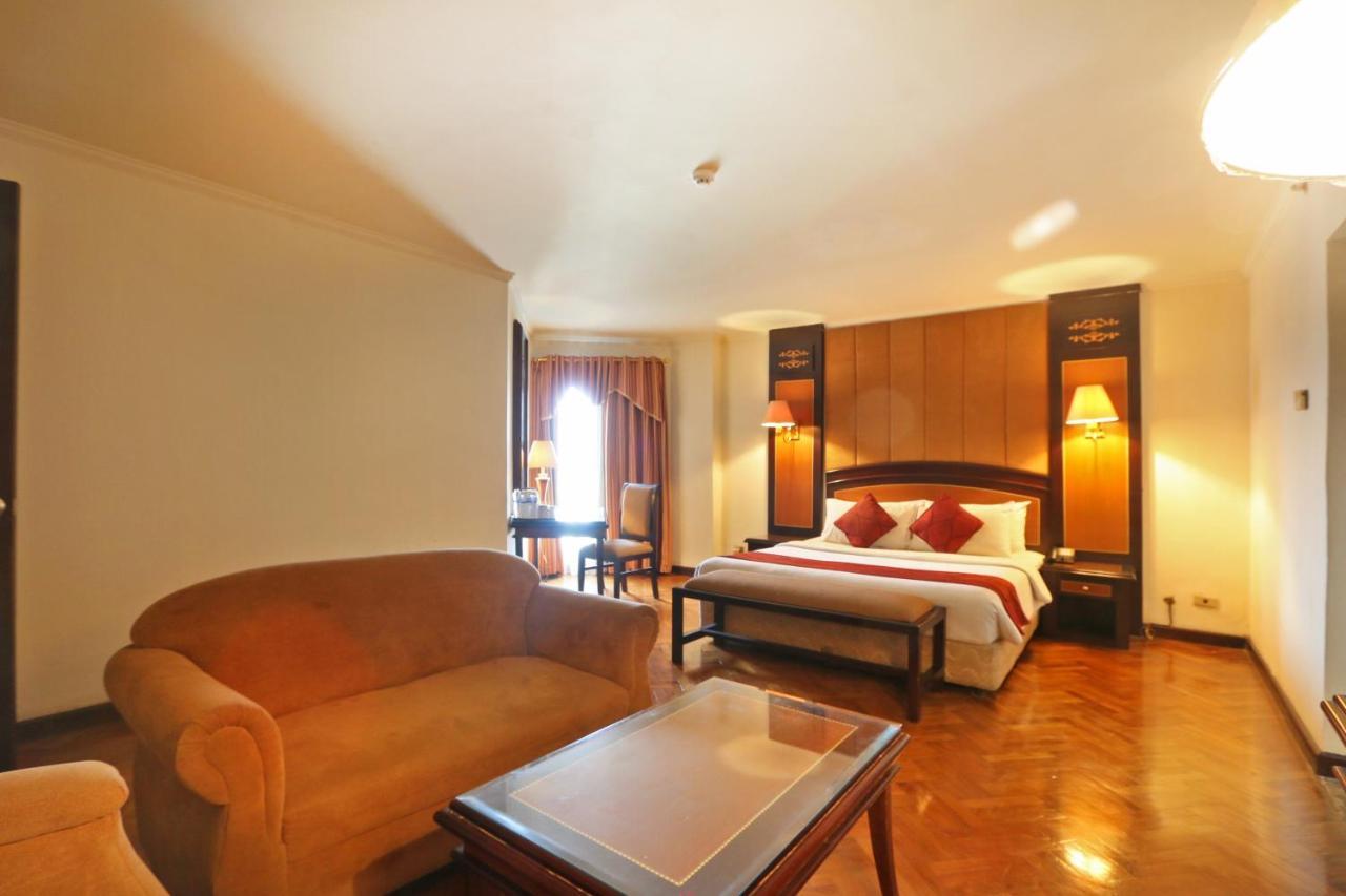 Hotel Kaisar Giacarta Esterno foto