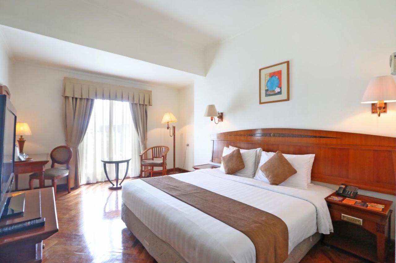 Hotel Kaisar Giacarta Esterno foto