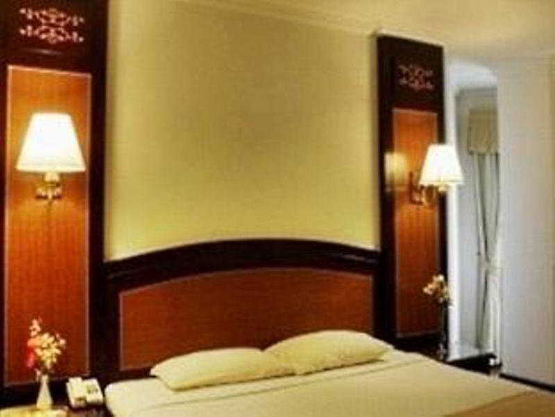 Hotel Kaisar Giacarta Esterno foto
