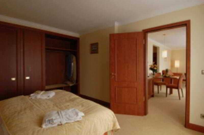 Hotel Kaisar Giacarta Esterno foto